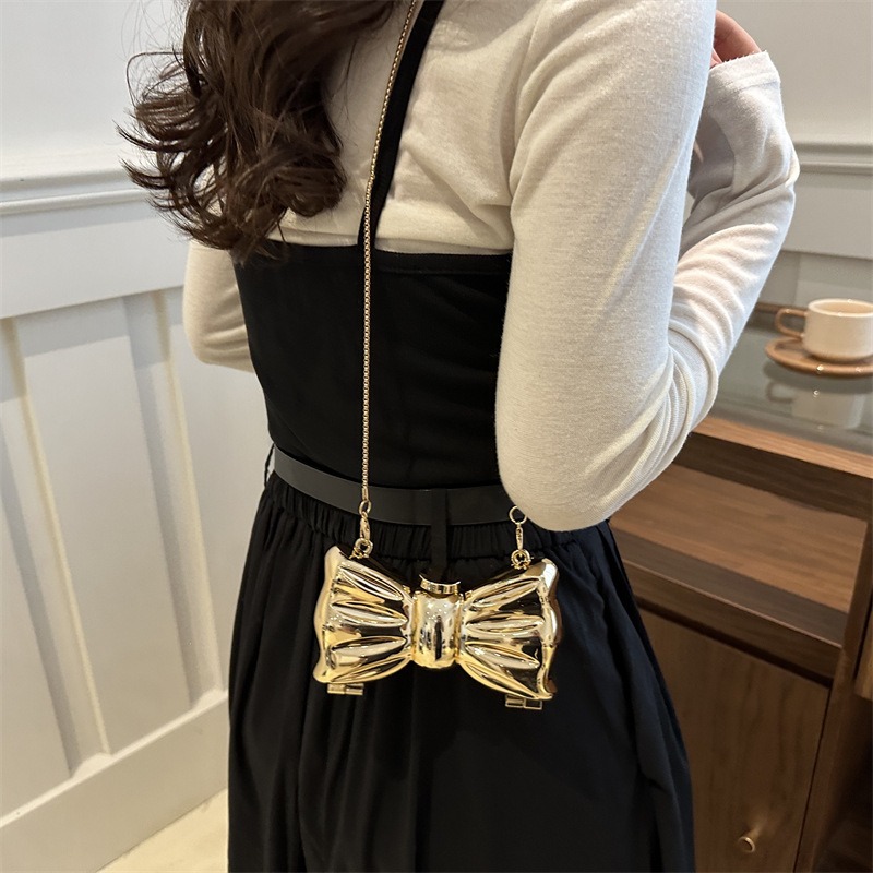 Glossy Gold Metal Bow Shaped M - đánh giá và giá Wedding Vendor